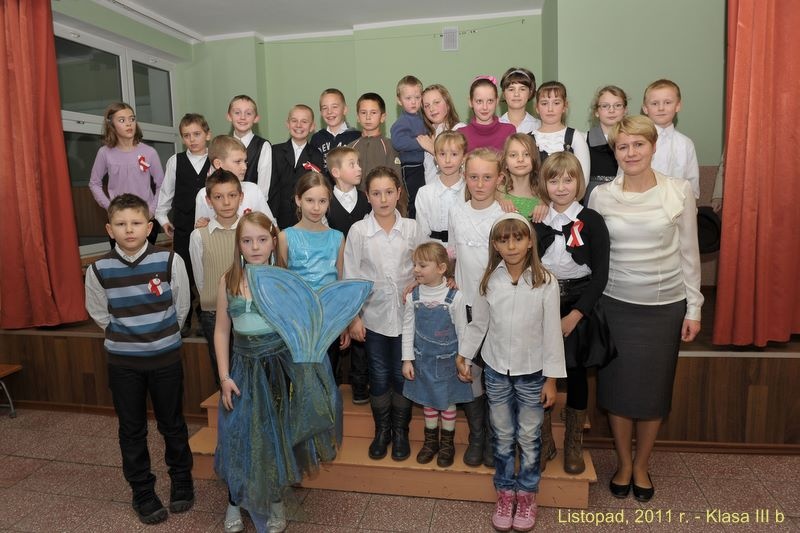 Klasa III b uczciła Narodowe Święto Niepodległości 