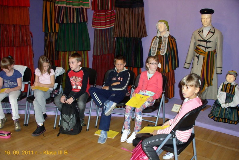 Jak się dawniej ubierano? - lekcja muzealna kl. 3 b