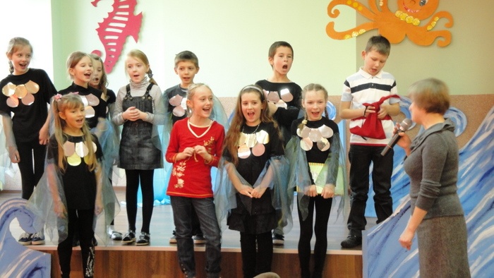 klasa 2b bawi się w teatr
