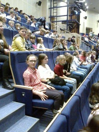 Piątoklasiści w teatrze
